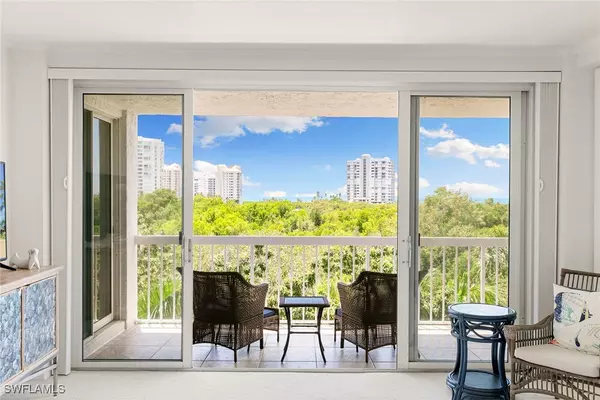 Naples, FL 34108,5501 Heron Point DR #303