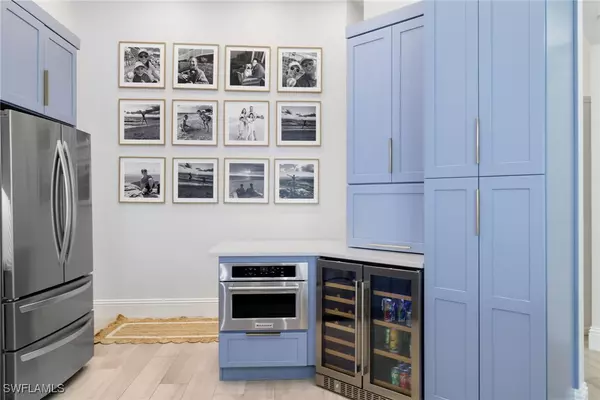 Naples, FL 34108,831 Sailaway LN #202