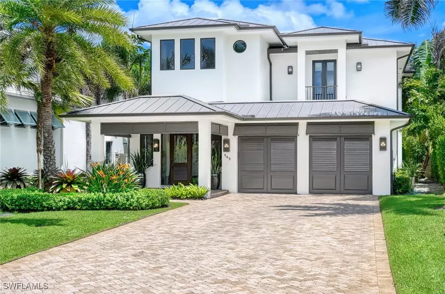 565 Fairway TER, Naples, FL 34103