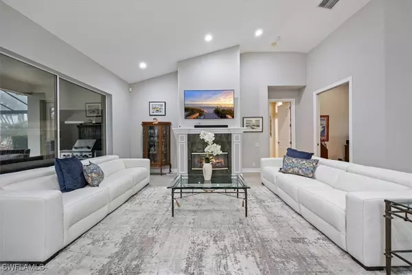 537 Wedgewood WAY, Naples, FL 34119