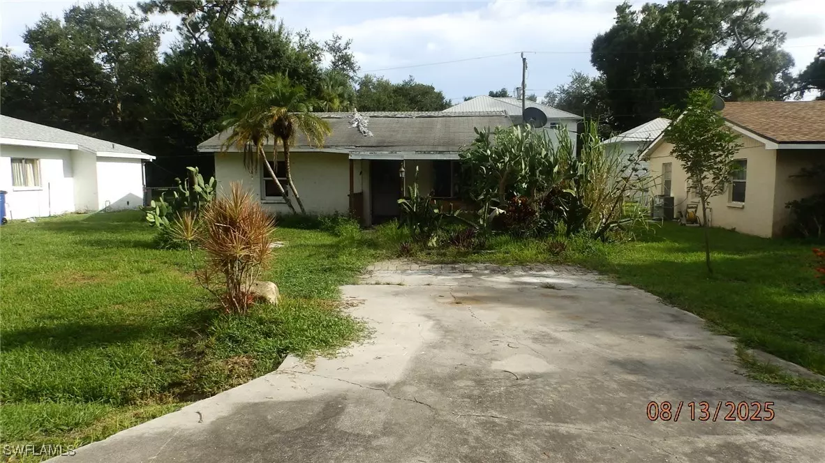 North Fort Myers, FL 33903,537 Capitol ST