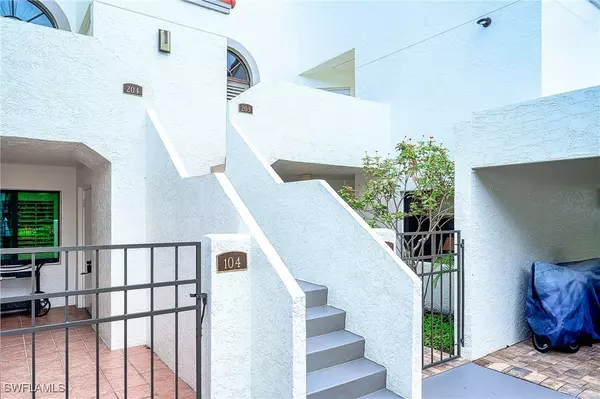 Naples, FL 34108,601 Beachwalk CIR #L104