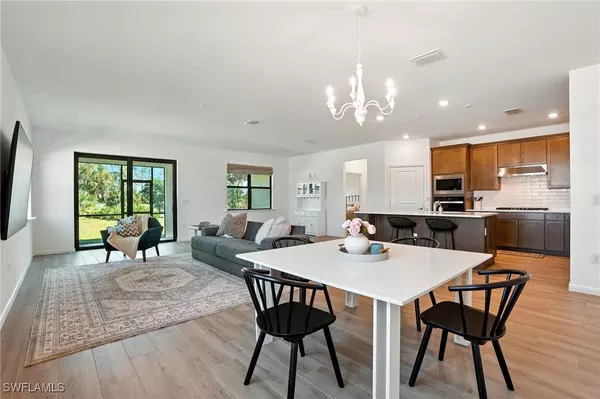 2003 Don Benito WAY, Naples, FL 34120