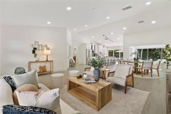 1200 Cypress Woods DR, Naples, FL 34103