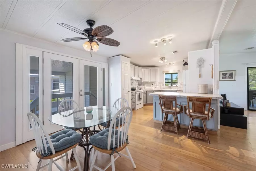 105 Calais CT, Naples, FL 34112