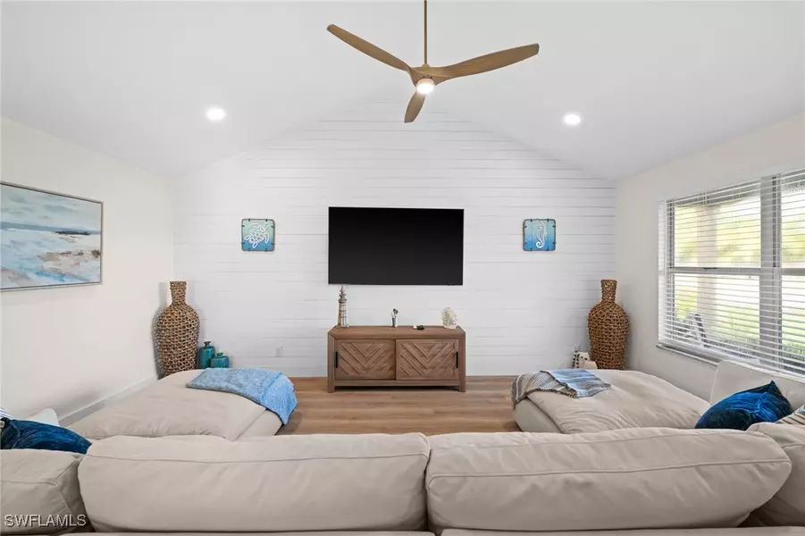 738 95th AVE N, Naples, FL 34108