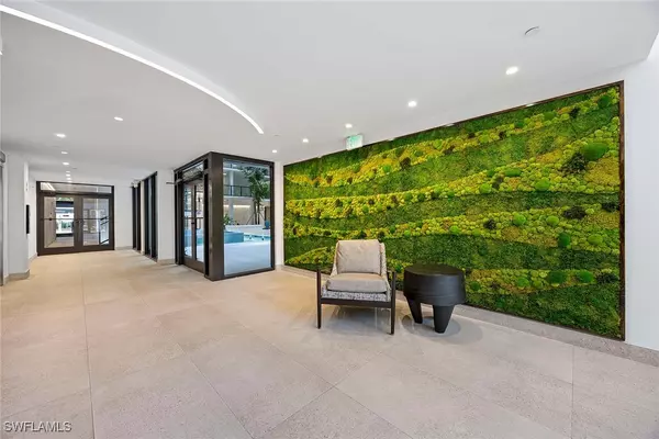 Naples, FL 34103,4031 Gulf Shore BLVD N #10C