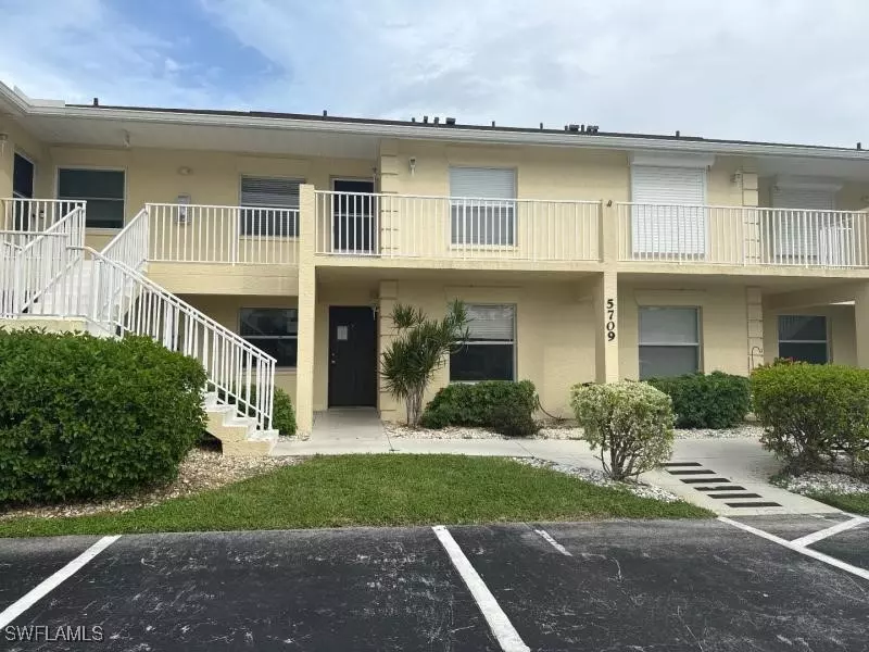 5709 Foxlake DR #102, North Fort Myers, FL 33917