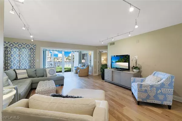 355 Park Shore DR #1-114, Naples, FL 34103