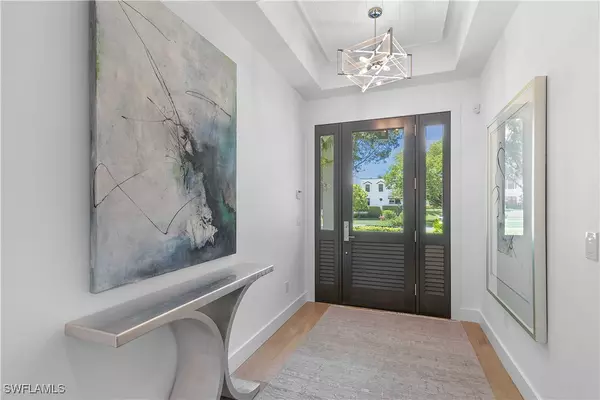 Naples, FL 34102,1021 6th ST S