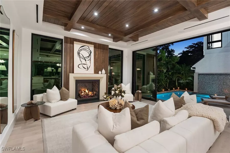 273 10th AVE S, Naples, FL 34102