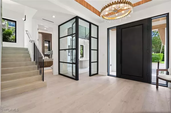 Naples, FL 34102,273 10th AVE S