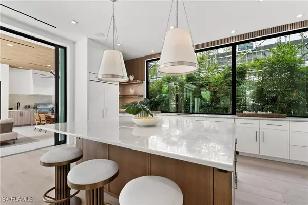 Naples, FL 34102,273 10th AVE S