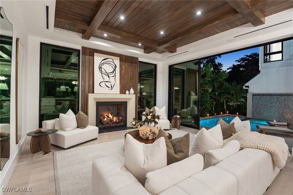 273 10th AVE S, Naples, FL 34102