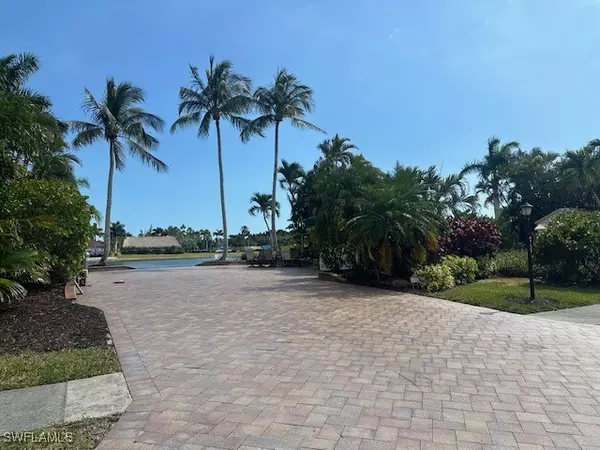 Naples, FL 34114,4755 Southern Breeze DR