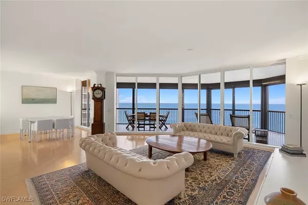 Naples, FL 34108,8473 Bay Colony DR #1401