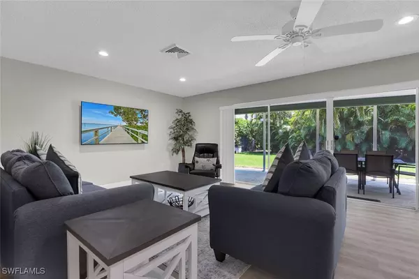 Naples, FL 34102,150 1st AVE N