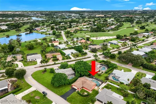 133 Briarcliff LN, Naples, FL 34113