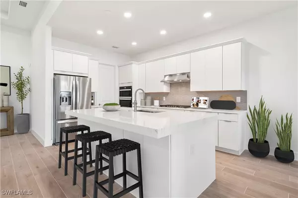 9037 Wisteria WAY, Naples, FL 34114