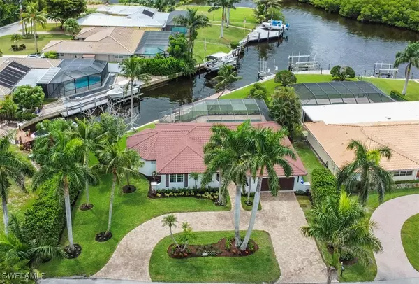 2105 Sheepshead DR, Naples, FL 34102