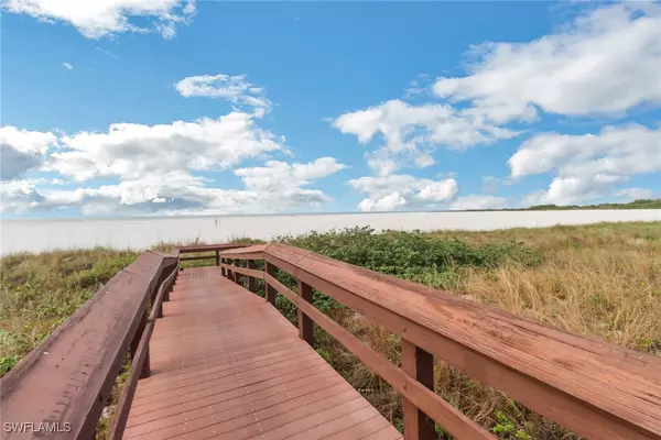 Marco Island, FL 34145,220 Seaview CT #316