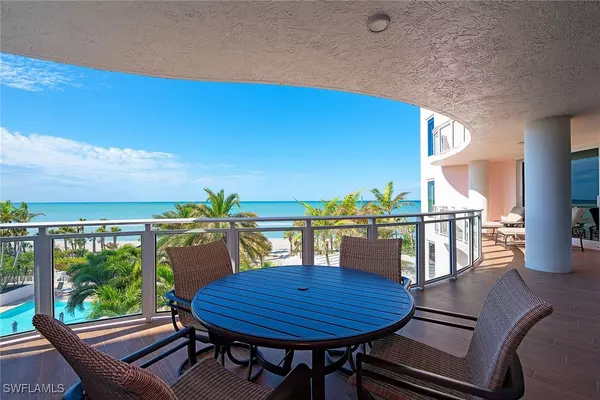 Naples, FL 34108,8231 Bay Colony DR #403