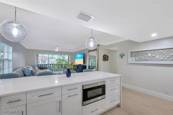 Naples, FL 34102,666 3rd ST S #304