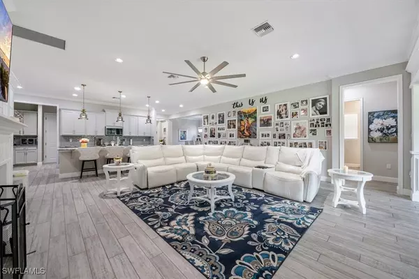 Naples, FL 34120,3845 Helmsman DR