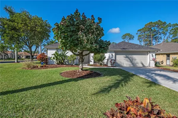 1015 Tivoli LN, Naples, FL 34104