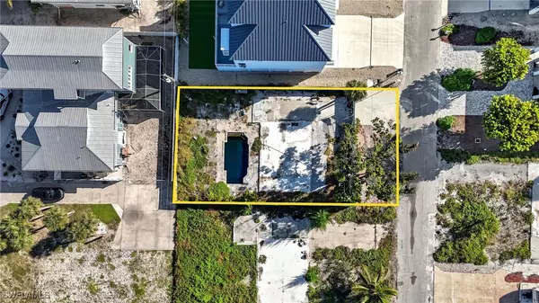 Fort Myers Beach, FL 33931,117 Hibiscus DR