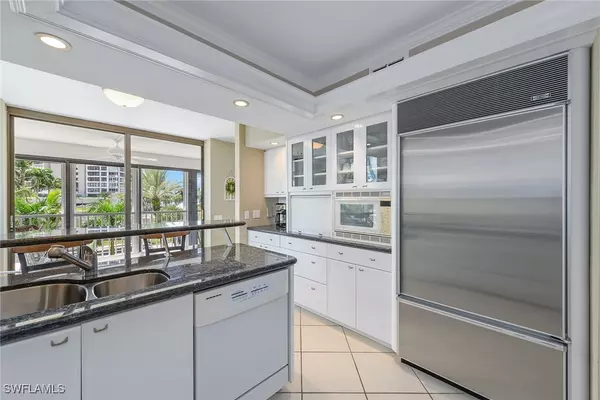 Naples, FL 34103,4401 Gulf Shore BLVD N #307