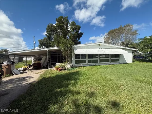 105 Oregon RD N, Lehigh Acres, FL 33936