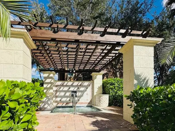 1210 Reserve WAY #204, Naples, FL 34105