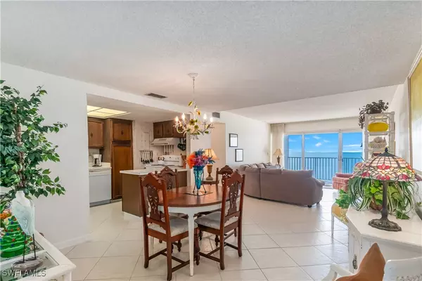 Naples, FL 34103,3443 Gulf Shore BLVD N #812