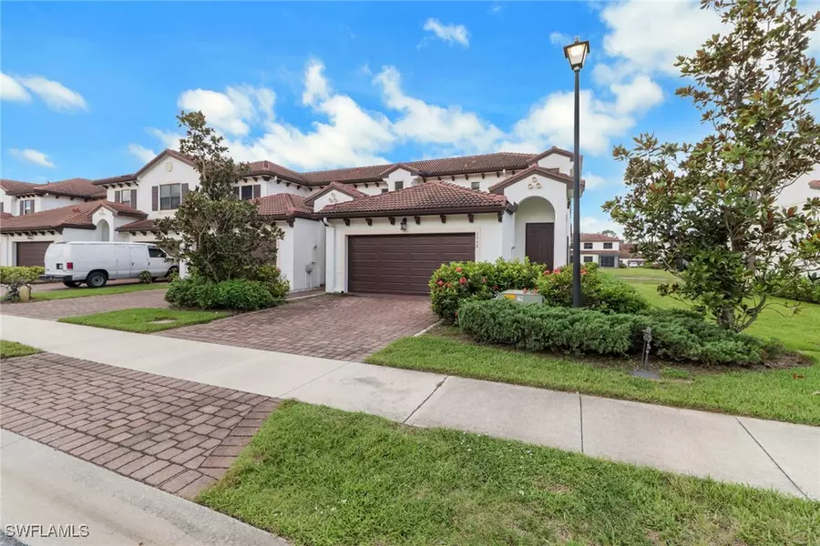 7948 Bristol CIR, Naples, FL 34120