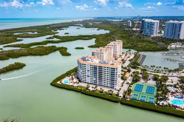 Naples, FL 34110,425 Dockside DR #PH-1