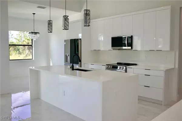 Naples, FL 34120,3710 24th AVE NE