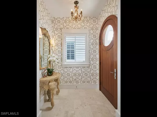 Naples, FL 34102,909 10th AVE S