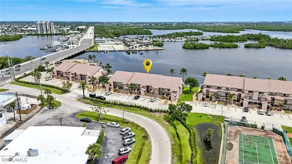 Fort Myers Beach, FL 33931,896 Buttonwood DR #112