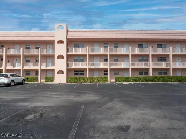 180 Turtle Lake CT #209, Naples, FL 34105