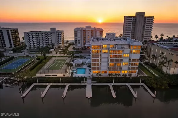 9790 Gulf Shore DR #204, Naples, FL 34108