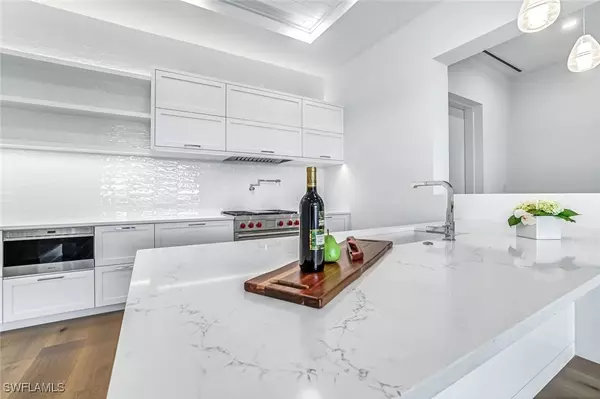 Naples, FL 34102,201 8th ST S #308