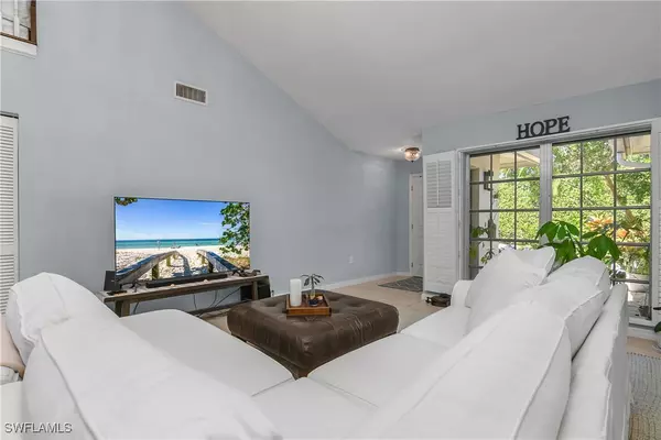 Naples, FL 34103,4728 West BLVD #N8