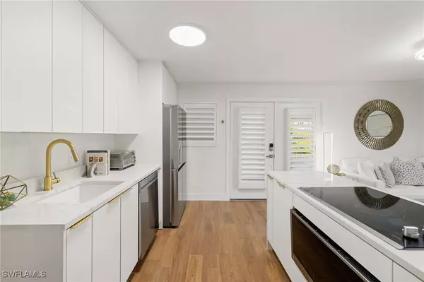 Naples, FL 34102,175 Fifth Avenue S #204