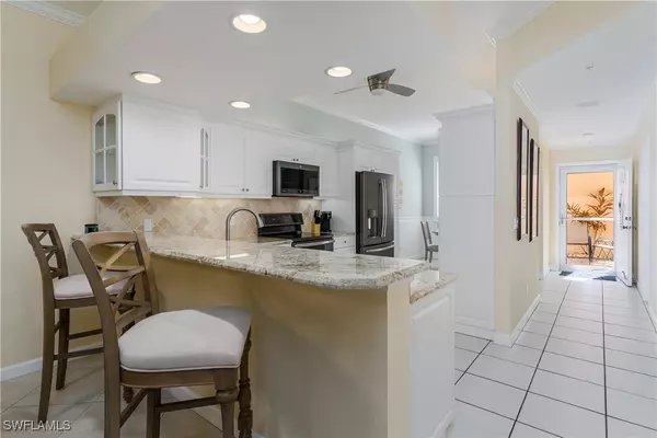 Naples, FL 34114,6700 Beach Resort DR #11