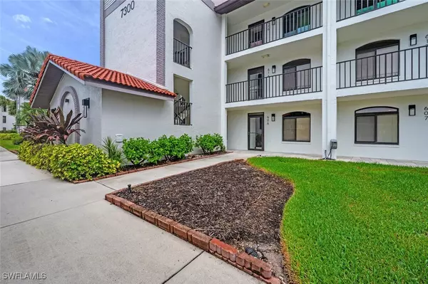 Naples, FL 34104,7300 Coventry CT #606