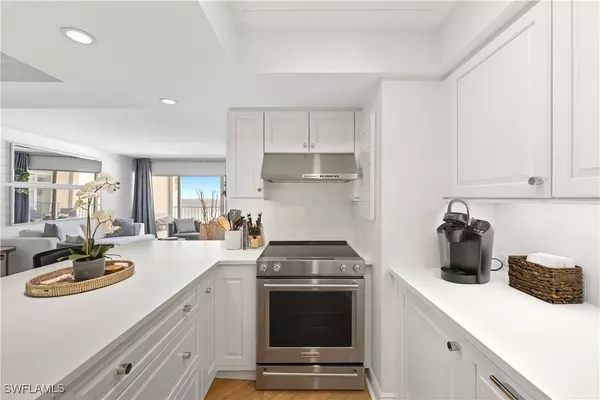 Naples, FL 34103,3443 Gulf Shore BLVD N #711