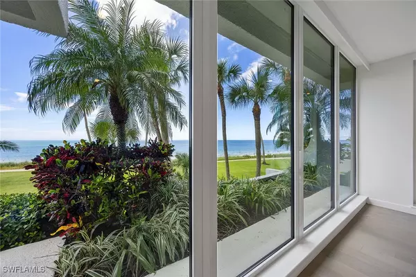 Naples, FL 34103,4301 Gulf Shore BLVD N #202