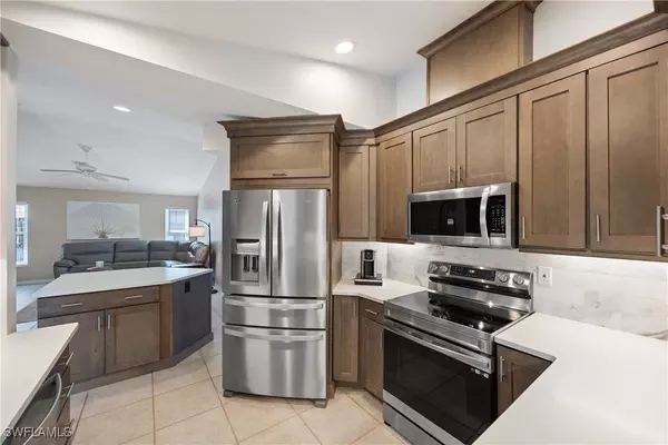 Naples, FL 34109,10381 Regent CIR