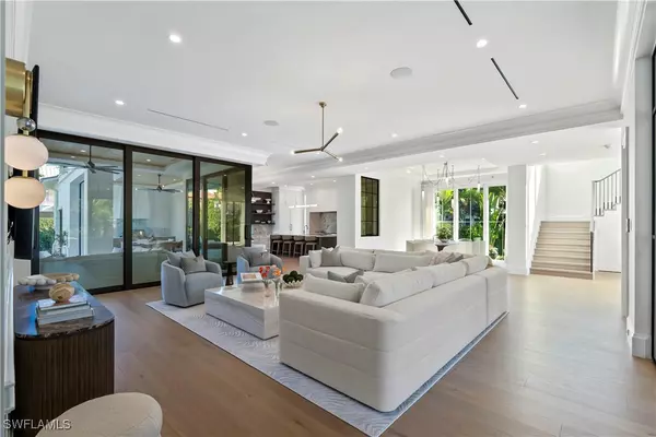 Naples, FL 34102,285 Central AVE